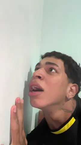 Lendo O erro da série off campus porém ainda sem saber fazer um Vlog de leitura descente 