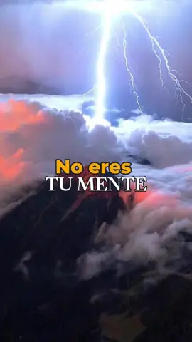 🌾🤍💚 La mayoría de personas cree que el Ego es solo orgullo, pero el Ego es mucho más profundo que eso. 🙏✨🕊️ El Ego es esa falsa identidad que te hace vivir con miedo, comparación, necesidad de aprobación y apego constante a una imagen. 🍃⭐💫 Es la voz que te mantiene distraído y desconectado de tu verdadera Esencia. 🤲💛🌿 El problema es que llevamos tantos años escuchándolo, que terminamos creyendo que somos esa voz. ☀️🤍🕯️ Y mientras más domina tu vida, más te aleja de Dios, de la Paz y del verdadero potencial que viniste a desarrollar. 🌾💚🙏 Porque al Ego le encanta que estés dormido, reaccionando automáticamente y olvidando quién realmente eres. ✨🕊️🍃 Síguenos, comparte este mensaje y comenta ESCUELA si quieres aprender a despertar. 👉🏽💫🤲#eliminarelego #despertar #despertarespiritual #viral #parati 