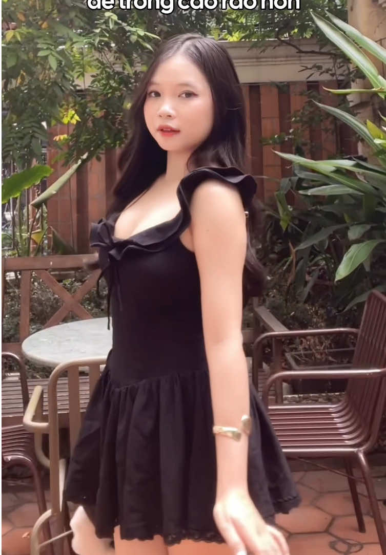 Váy ngắn là chân ái #koc #m52review #vayngan #viralvideo #byveestyle 