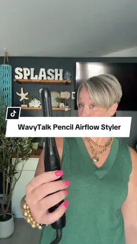 You don’t have to be a hair stylist to get bouncy shiny curls in your short hair! The pencil airflow styler from @wavytalkofficial makes it easy!  #tiktokshopcreatorpicks #dealsforyoudays #wavytalkpencilairflowstyler #pencilcurls #curlingshorthair 