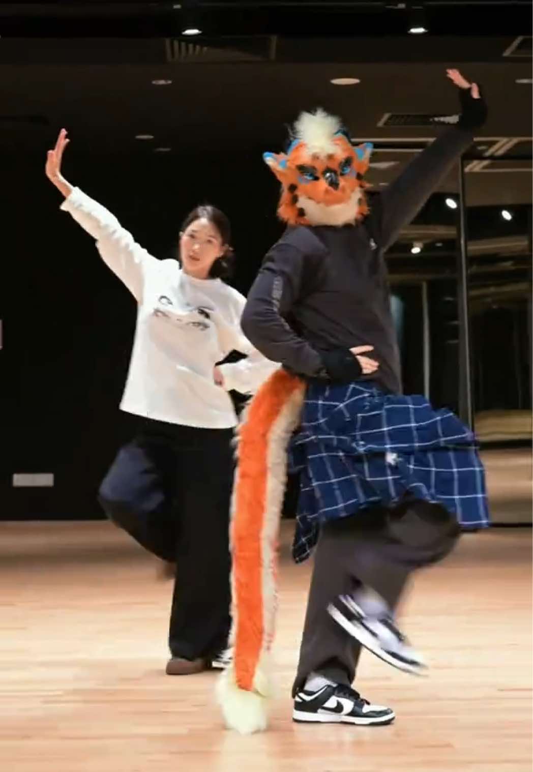 I tried to dance THAT’S A NO NO by @ITZY in fursuit !😅 it was a lot harder than without  #dance #kpop #thatsanono #itzy #cosplay 