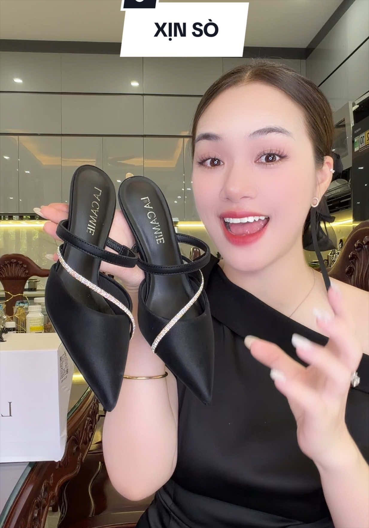 Giày cao gót quai đính đá sang xịn mịn nhà Lacamie ♥️ #emyvu #giaycaogot #thoitrangnu  #lacamie 