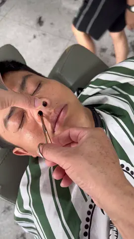 Lông mũi dài làm mất đi sự tự tin của bạn. Đừng lo đã có kéo cắt tỉa lông mũi đầu tròn an toàn  rồi #thợcattoc 