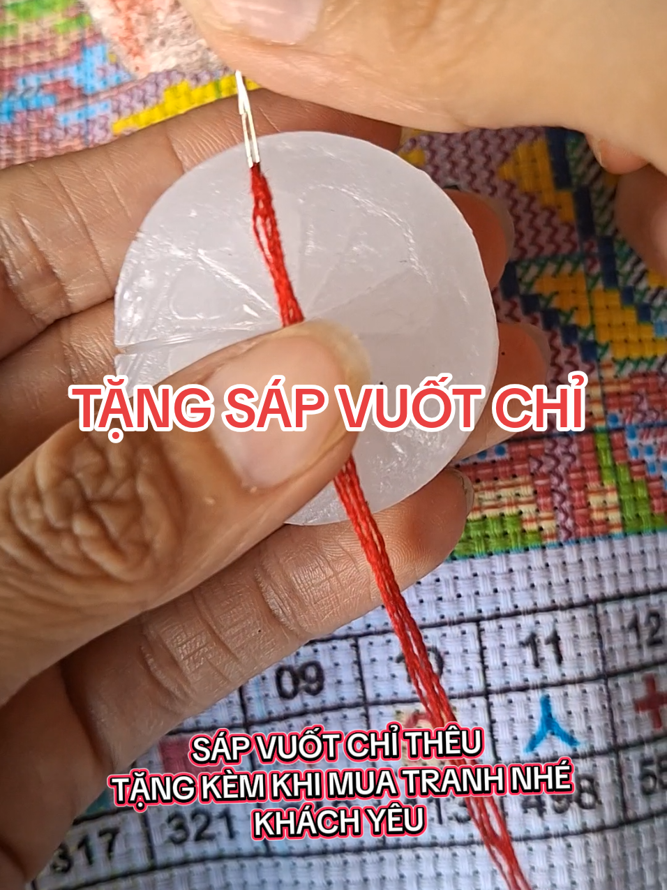 Có nhiều khách mua tranh chưa biết cục sáp này dùng để làm gì ? Dùng để vuốt chỉ thêu tranh , hạn chế xù chỉ , thêu mượt hơn nhé mọi người #sapvuotchi #tranhtheutranhdanhatlinh #phukientheutranhchuthap #cachtheutranhchuthap #tranhtheuchuthap 