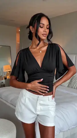 Side drawstring ruching cinches waist freely, split flutter sleeve adds subtle unique detail without restraint 🫂#SmoothDrapeUK #AllDayComfortUK #WomensStyleUK #NightEssentialUK #OOTDWinUK
