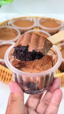 Chocolate Pudding in cup Ingredients: 8pcs Dark Chocolate Cake 1/2 cup cornstarch  1/3 cup sugar 1/3 cup unsweetened cocoa powder 1tbsp instant coffee 1L Fresh Milk •dust with unsweetened cocoa powder Refrigerate then serve!