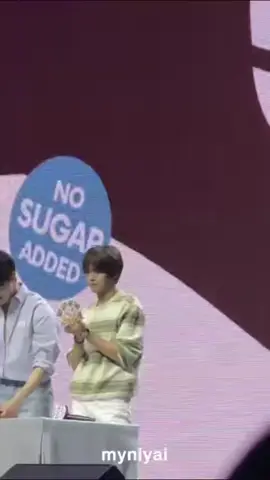 🐻 sebenarnya, aku sempat agak sedih karena mikir mungkin nggak bakal ada kesempatan lagi buat ngerayain ulang tahunku bareng fans, tapi aku seneng, seneng