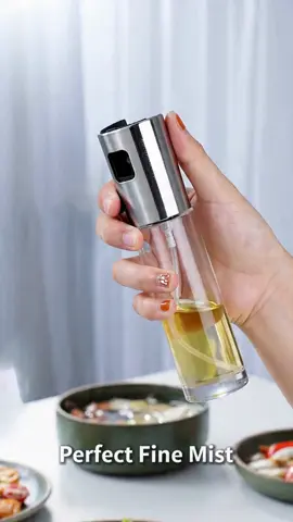 POV: Your BBQ game just leveled up 🍗🔥 This spray bottle gives PERFECT fine mist & even oil coating—no more messy spills! 🤯 #BBQHacks #KitchenGadgets #TikTokMadeMeBuyIt #HealthyKitchen