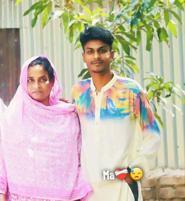 নিজের মনে দুঃখ মুছতে গিয়া নিজের দেহের ক্ষতি কইরা আমি রাইত জাগলাম ভোর হওয়ার পর সে রাইতও আমারে অভিযোগ দিয়া গেল তারপর আমার সরল মনে একটা প্রশ্ন রয়ে গেল এই স্বার্থের দুনিয়ায় আমার চোখের জল মুছতে গিয়া কেন আমার মায়ের চোখে পানি আইল..!❤️‍🩹😓
