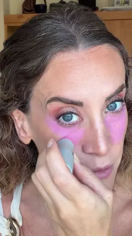 Blush en las ojeras!! Les gusta?? #maquillaje #makeup #parati #tipsdebelleza #tutorial 