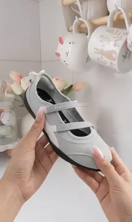 Năng động nhưng vẫn nữ tính chỉ có thể là #shondo #tiemnhaminhhai #tiktokshop66 #sneakers #xuhuong 