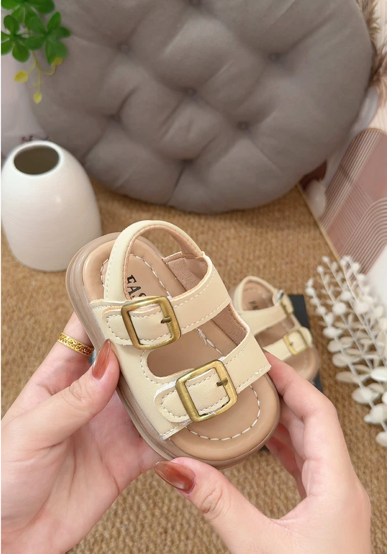 Dép sandal tập đi cho bé  #sandal #depchobe #deptapdi #giaydeptreem #tiemgiaycuanang 