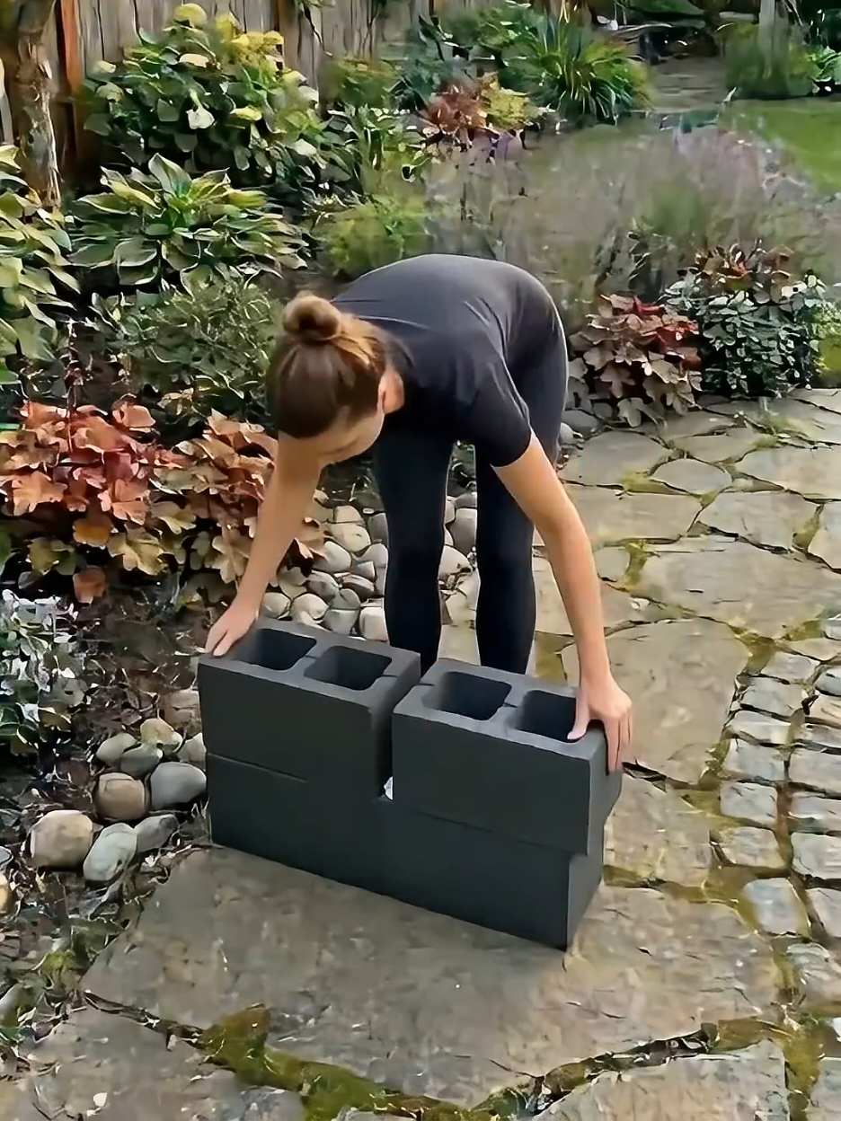 From concrete blocks and wood to a cozy garden bench. A simple DIY project #viral #foryou #gardenfountain #DIYGarden #satisfying #asthetics #asmr 