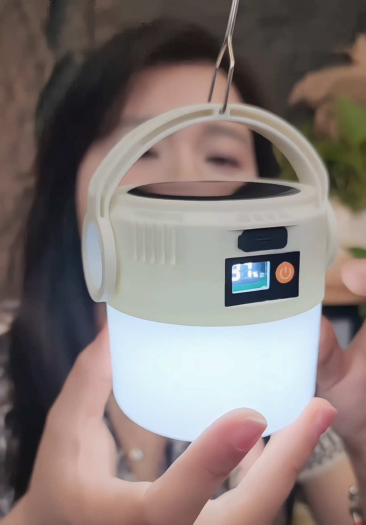 Bóng đèn tích điện chân ái cho mùa hè #bongdentichdien #bongdentichdiensieusang #dentichdien #dentichdiennangluongmattroi 