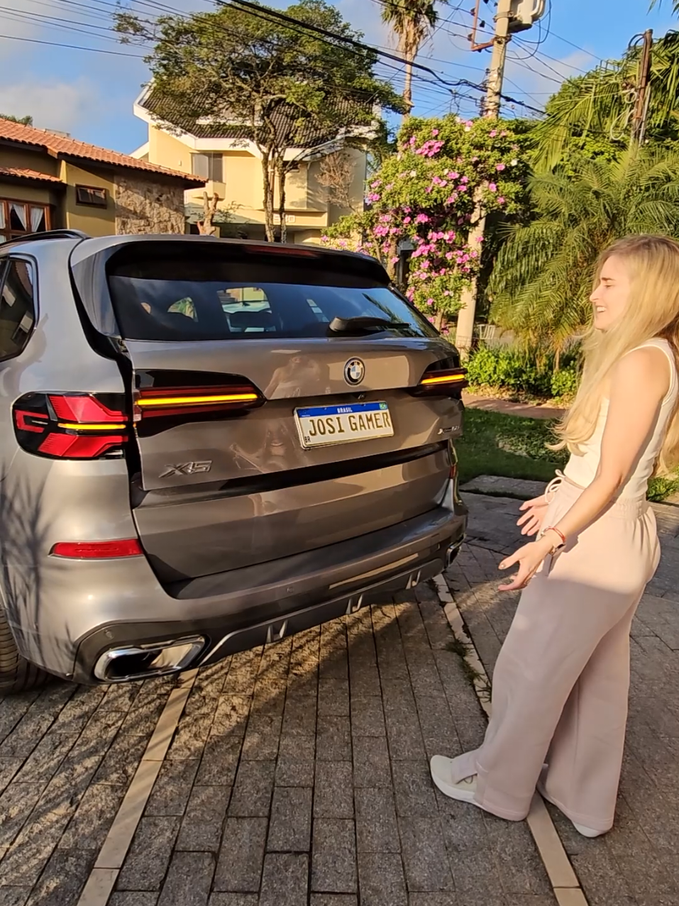 Pra você não passar vergonha na hora de abrir o porta malas da BMW X5 xDrive50e M sport #carro #carros #bmwm #bmwx5 #bmwmotorsport 