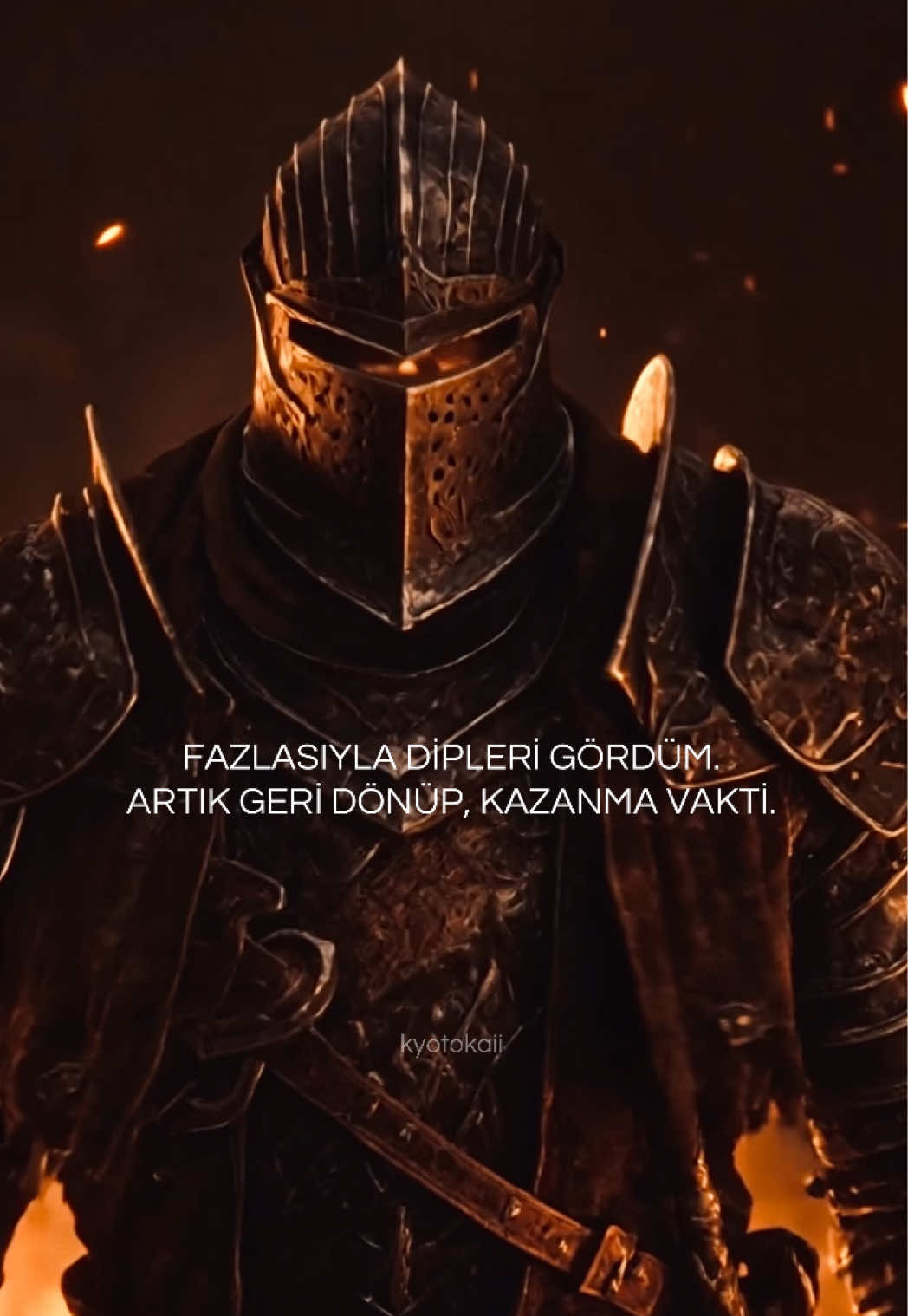 Küllerinden doğmayan her şövalye, kendi yarattığı cehennemde yok olmaya mahkumdur. Disiplin, konfor alanınızın alevler içinde kalması demektir. Çevrenizdeki kaos ve belirsizlik sizi korkutmasın; gerçek bir stratejist, yangını söndürmekle uğraşmaz, o ateşin içinden yürüyerek geçer. Kendi içindeki disiplini uyandırmak ve bu topluluğun bir parçası olmak için beni takip et.