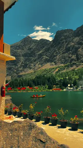 کوئی منظر سدا نہیں رہتا ۔ہر تعلق مسافرانہ ہے ۔