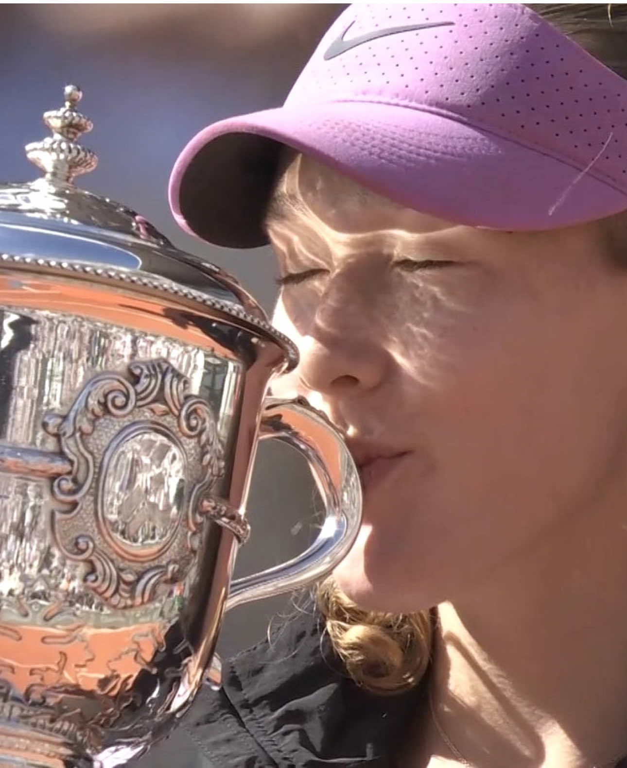 her first grand slam of many!!! so proud of her💘🍰         #mirraandreeva #wta #rolandgarros #tennis #paris 