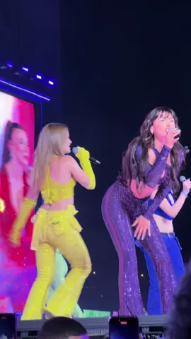 Hepsini o kadar çok seviyorum ki, ama konser boyu odak Hilal’de… @suedauluca @hilalyelekci @Lidya Pınar @Esin Bahat @minasolakk @zeynep oktay @manifestgirls #manifest #hilalyelekci #zoktay 