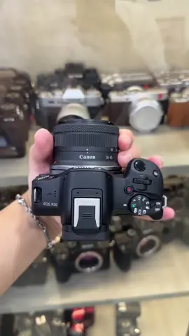 Canon r50