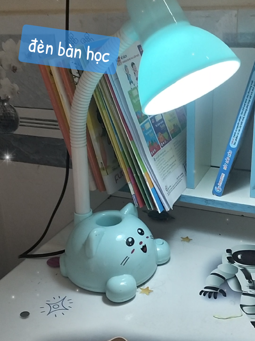 đèn bàn học cho bé. bé nào cũng cần hết nè