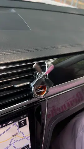 You might think it's a small fan, but it's actually an air vent fragrance diffuser!#tiktok #tiktokviral #tiktokmademebuyit #Car perfume#Car Aromatherapy