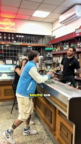 Al Bar Marchetti l’accoglienza non è solo un dettaglio… è tutto. ☕✨ Ogni cliente viene accolto con il sorriso, l’attenzione e quella cura che ti fanno sentire subito a casa. Dal primo “buongiorno” al caffè servito con passione, qui ogni momento è pensato per farti vivere un’esperienza unica. Perché non è solo un bar… è un punto di incontro, un momento di relax, un posto dove tornare. @imperisagency 📍Piazza Gaetano Mosca 16 - Roma #bar #cocktail #aperitivo #roma #drink 