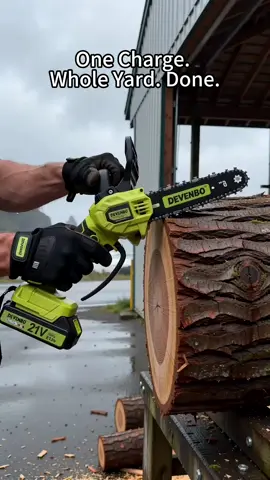 It's absolutely crazy! This small chain saw cuts through trees as smoothly as butter! Equipped with a lithium battery, it makes your work more convenient and the cutting process strangely satisfying.#chainsaw#saw#yardwork#tiktokshopcreatorpicks#gardentools 