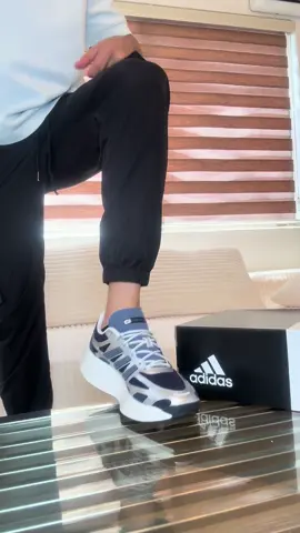 Zapatillas Adidas deportivas #zapatos  #zapatillas #gym #SummerVibes 