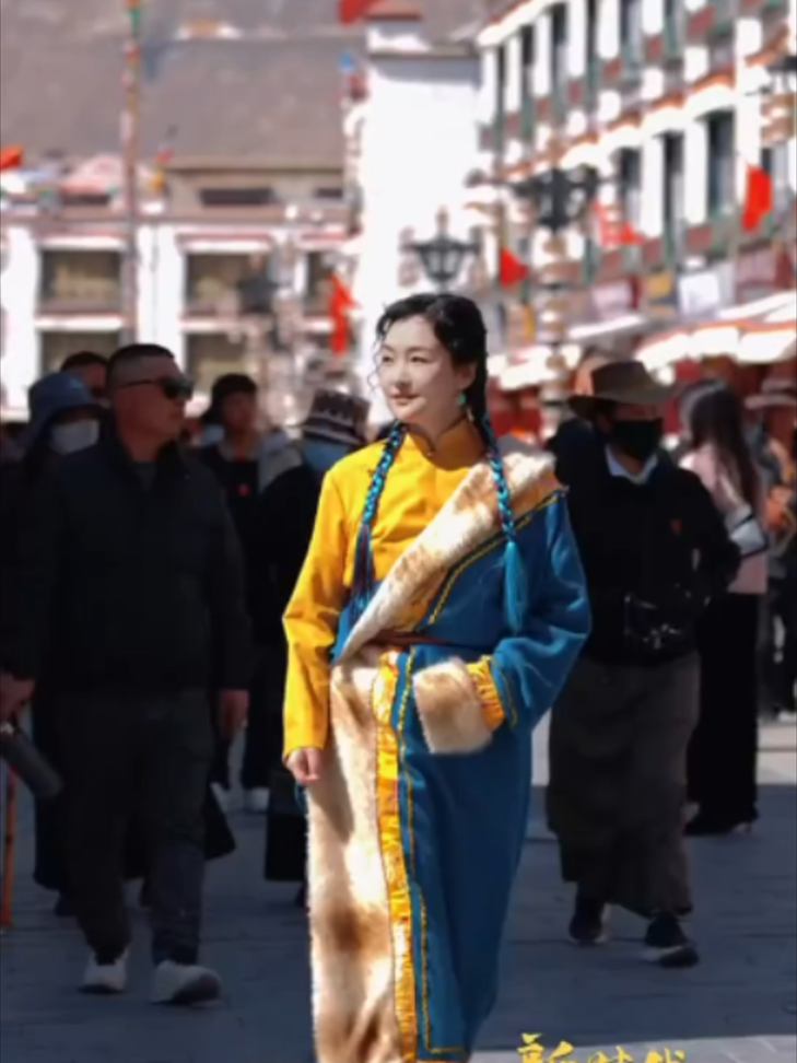 西蔵は、多くの人々が憧れる旅先の一つだ。近年は、トレンド感あふれる旅フォト撮影やテクノロジーを活用したナイトツアー、実景舞台公演など、新たな観光スタイルが次々と登場し、この雄大な高原に新たな魅力を吹き込んでいる。伝統的な西蔵観光はいま、新たな楽しみ方へと進化している。 #西蔵 #TravelChina