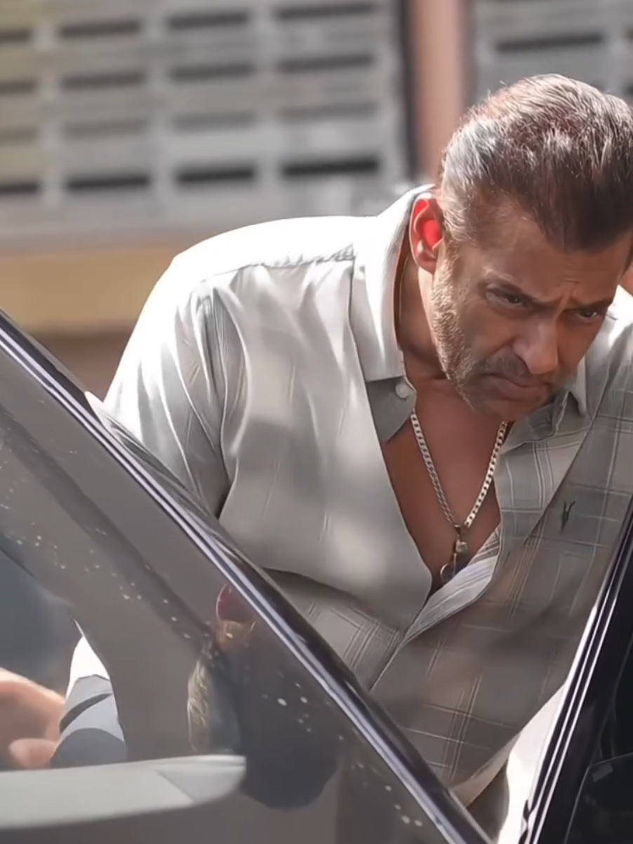 STAY STRONG BEINGSALMANKHAN, Salman Khan today at her closed family friends KumodRaney Passed away #Salmankhan #Salmankhantiktokforyoupage #Explore #neelikhan786 #viralvideo LATEST SALMAN KHAN today 