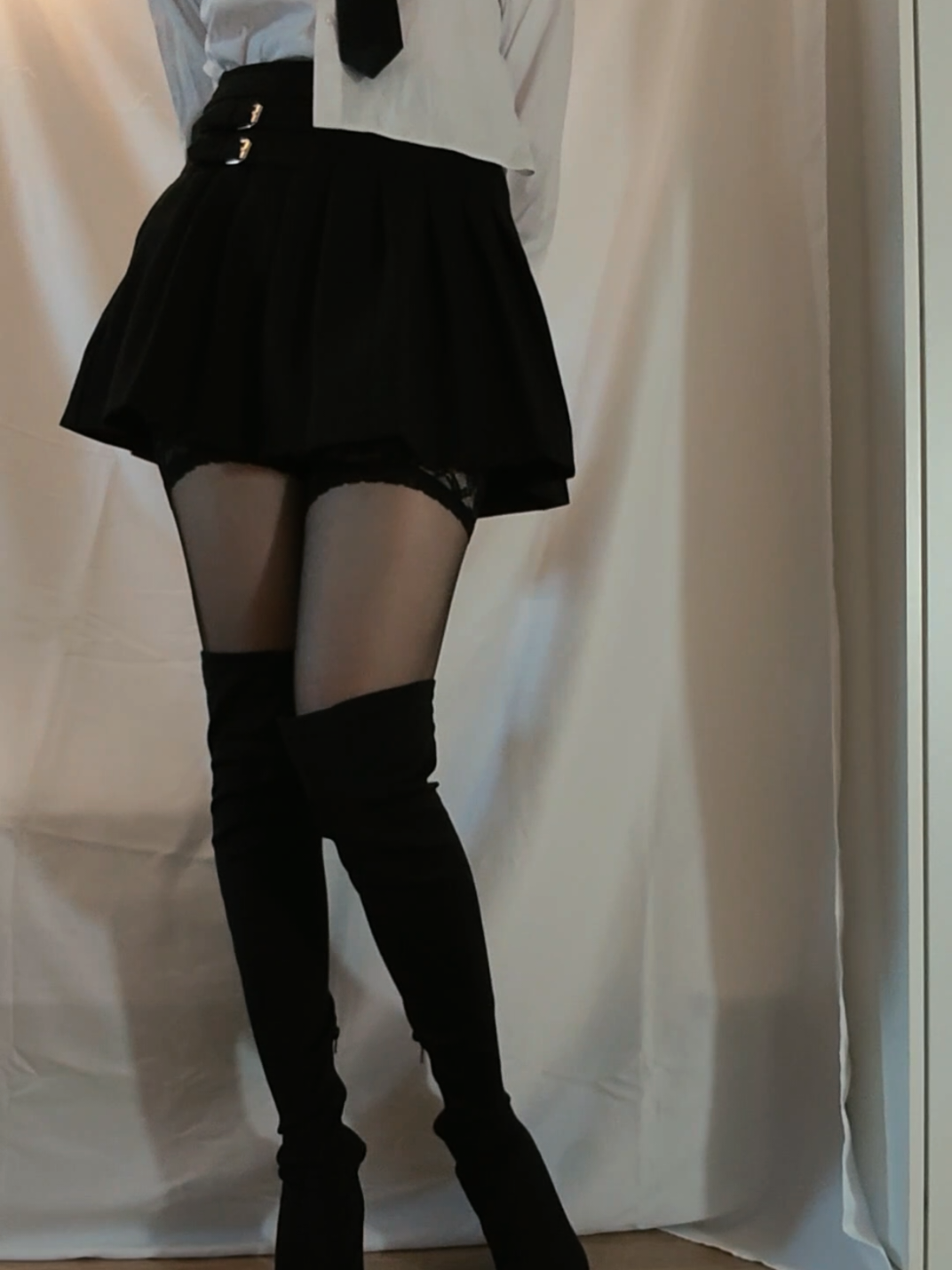 What do you think about my outfit? 🖤 #highheels #overknees #blackshoes #heels #stockings 