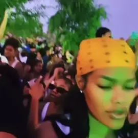Teyana Taylor chilling and vibing to “Essence” by Wizkid ft Tems. ❤️💐😍 #rinorisky_ #wizkidfc🦅 