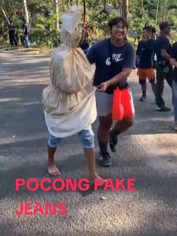 pocong pake jeans? #sekawanlimo #sekawanlimo2 #horrorcomedy @Bayu Skak @sekawanlimo_2 