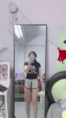 រាំមុខកញ្ចក់រាងអៀន. Dancing front of mirror so shy. #follower🥺❤️ #ស្រីស្អាតរាំ #beautyfulgirls #ស្រីស្អាតរាំtiktok2026 