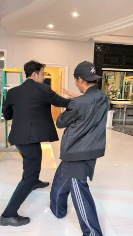 นิดๆหน่อยๆ พอได้ยืดเส้นยืดสาย @flookacre  @Benz_Sippakorn  #tonyjaaofficial #tonyjaa #muaythai #แม่ไม้มวยไทย #ฟันศอก