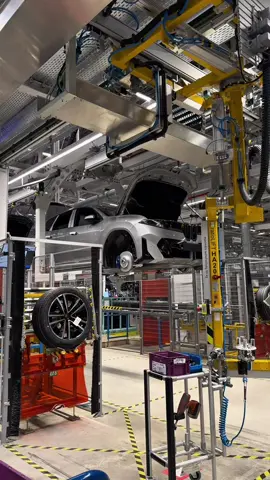 Aici produce BMW cate un Ix3 la fiecare 2 minute. #debrecen #romania #bmw #factory 