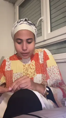 être une fille du troisième arrondissement de marseille ;