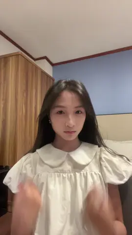 Đợi chờ em như chờ ánh nắng len 😚