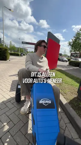Wat is het gekste vervoermiddel waarmee jij door de drive-thru bent gegaan?😝 #skelter #drivethru #buitenspelen