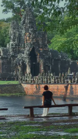 ចង់ទៅសៀមរាបអង្គុយមើលភ្លៀងធ្លាក់នៅខ្លោងទ្វារទន្លេអុំ! 🌧🌿 #SiemReapVibes #Travel #SiemReap #Cambodia
