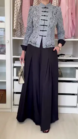 تنسيق البنطلون العريض مع بلوزة دانتيل من شي ان 