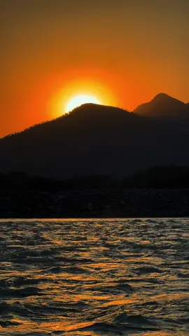 *تعلق رہے یا نہ رہے احترام رہنا چاہیے*  *انسان کا بھی اور اس کے راز کا بھی*                               ❤️🤍🫀💎 sunset 🌅 view 😘🕊️