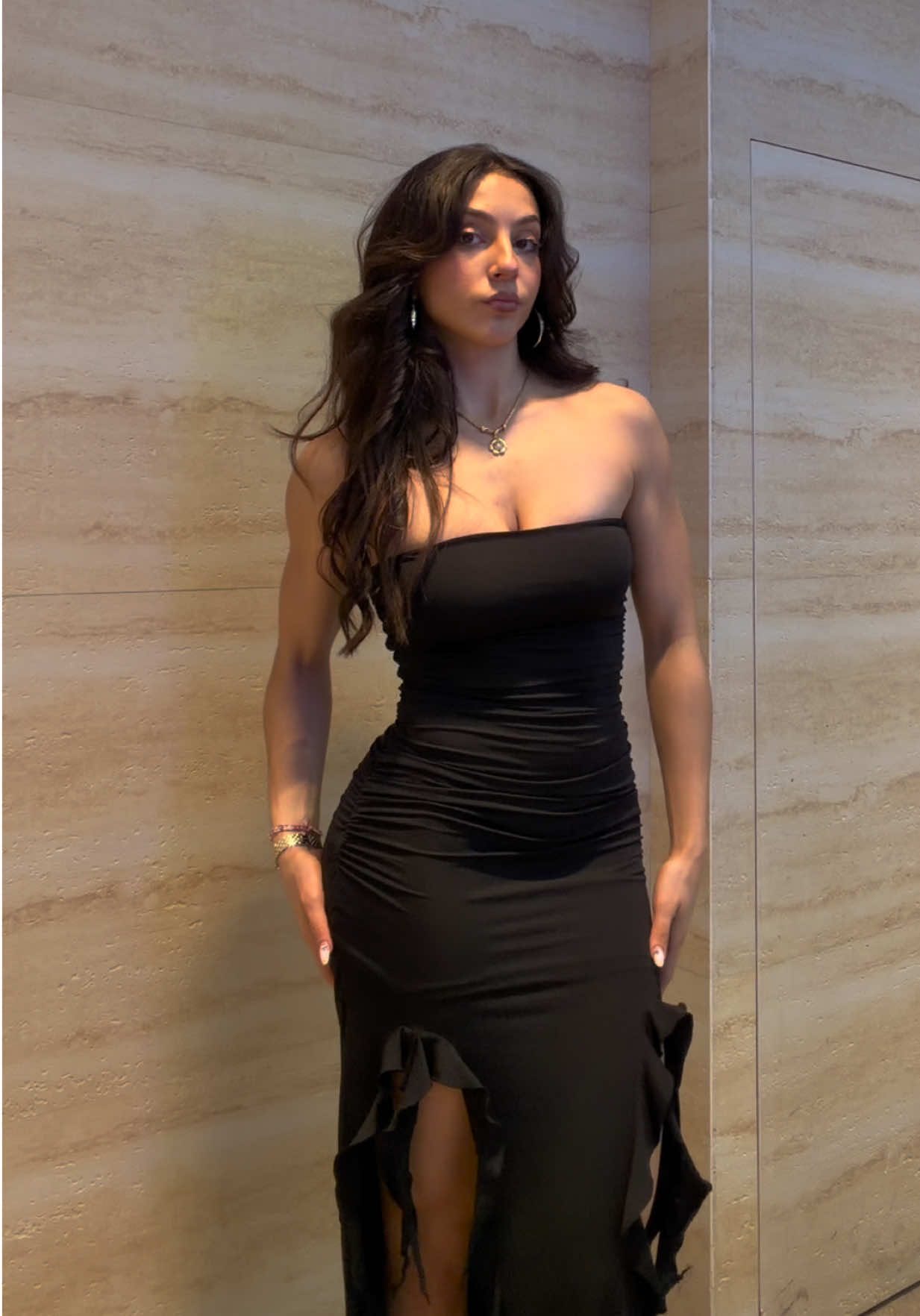 Pretty muscle in a dress 😝 
