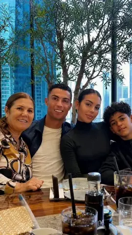 Ronaldo and his family ❤️ 