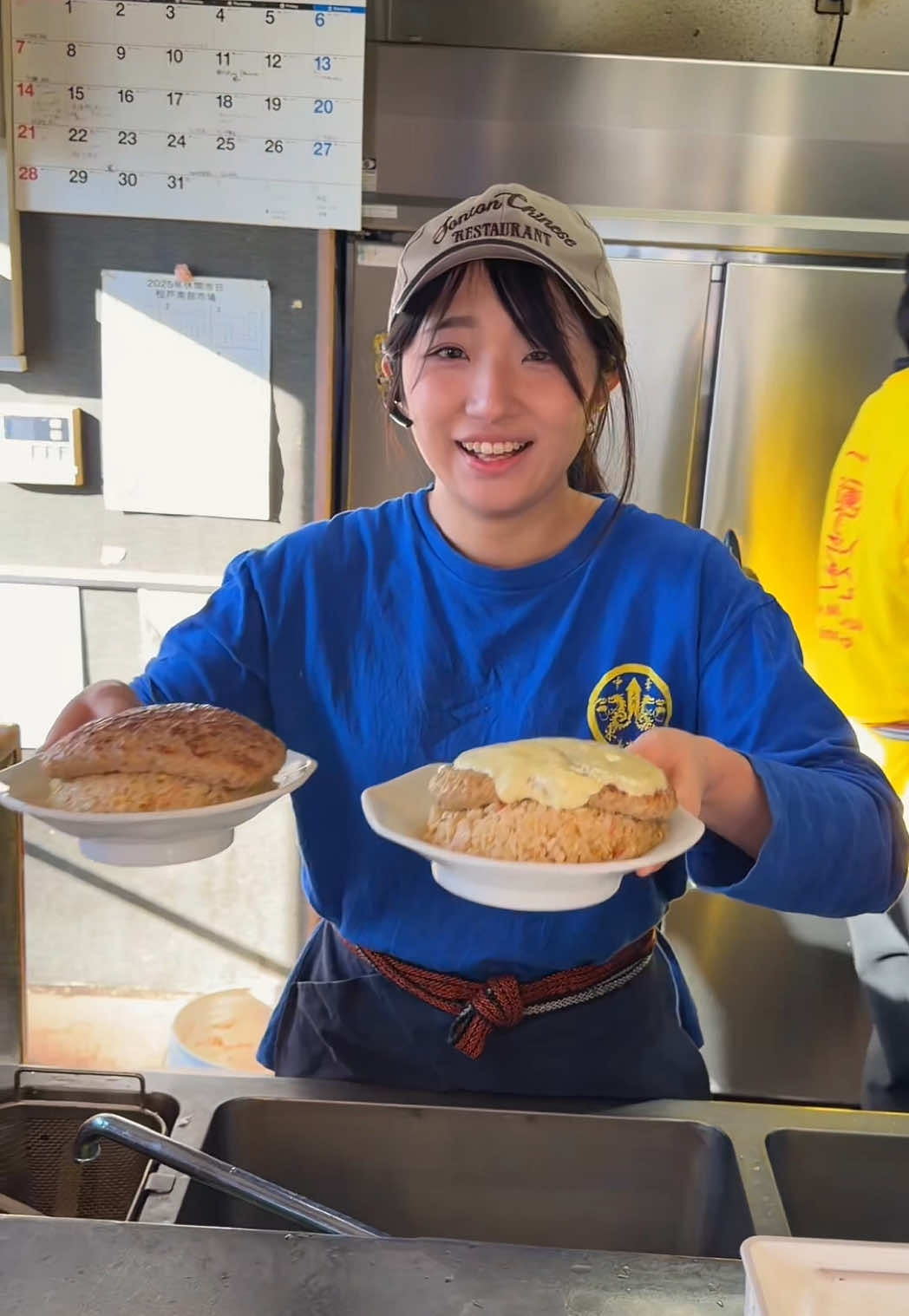 厨房で活躍する20代の看板娘3選！笑顔が素敵な職人たちが作る料理は美味しく居心地が最高！ ①焼豚ラーメン三條（岐阜） ②鮨てっぺん（東京） ③中華東東（千葉） #東京グルメ #japanesefood #tiktokfood 