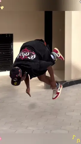#capcut #capcutpioneer #capcutforus original video of malume malume dance challenge tutorial malume dance challenge malume challenge musanda house in venda malume dance tutorial malume template #dance #fyp 