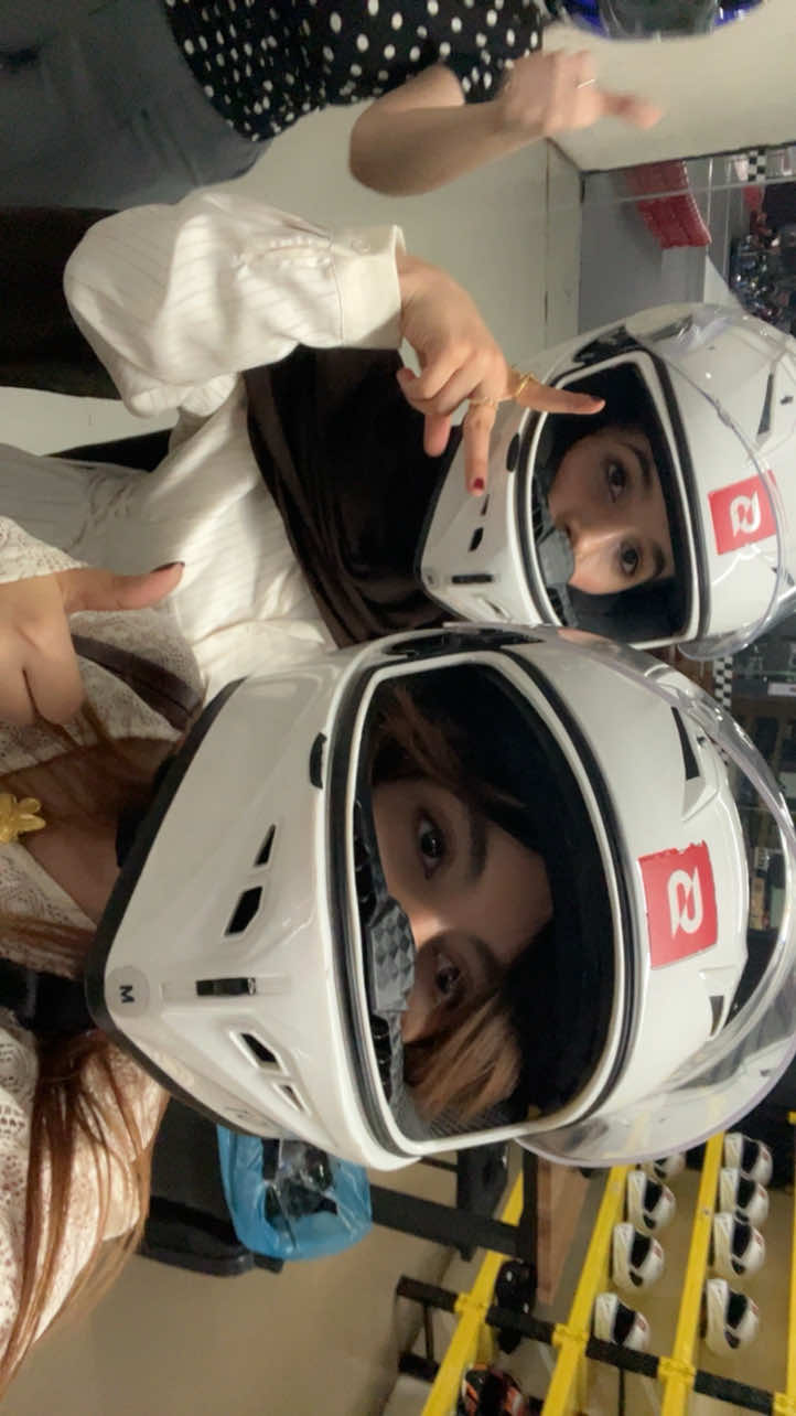 Super fast again 🙃pretending I didn’t force them to come ☺️  . . #kurd #kurdishgirl #karting #superfast @