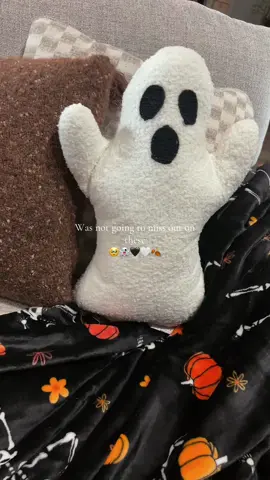 How cute is this ghost shaped Halloween pillow😍👻 #ghostpillow #halloween #halloweendecor #summerween #dealsforyoudays 