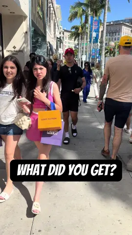 You either love me or you don’t know me! 🙌 #whatdidyouget #beverlyhills #danielthegr8ful #rodeodrive 